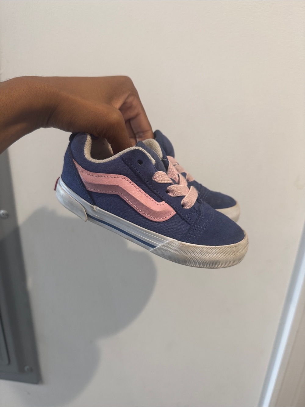 Vans Kids Low-Top Sneakers in Navy and Pink